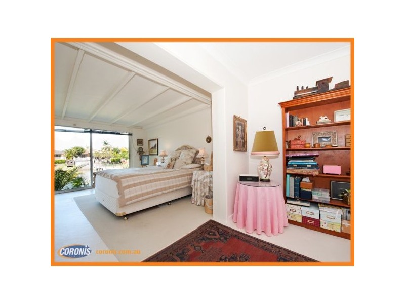 100 Salerno Street, Isle Of Capri QLD 4217