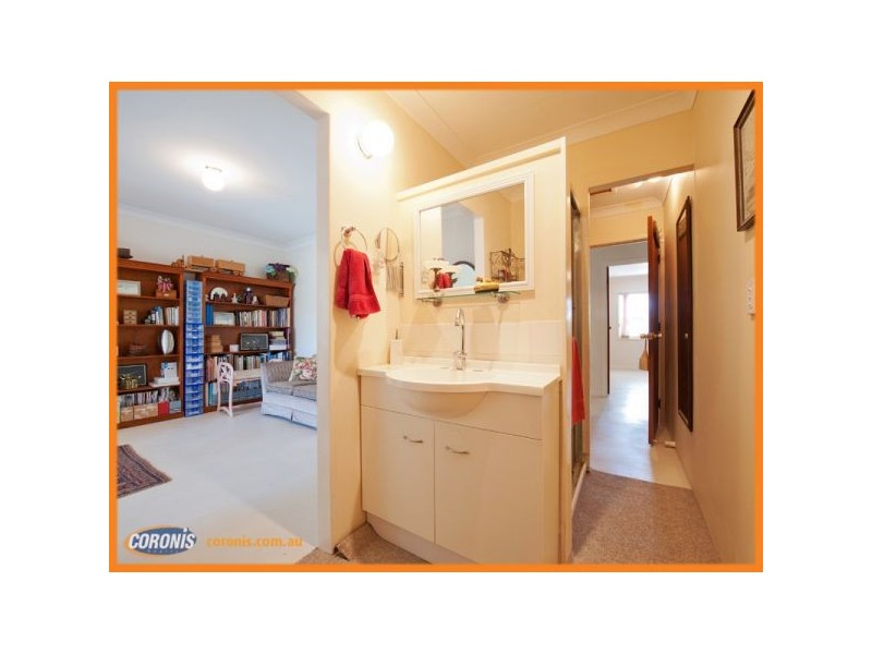 100 Salerno Street, Isle Of Capri QLD 4217