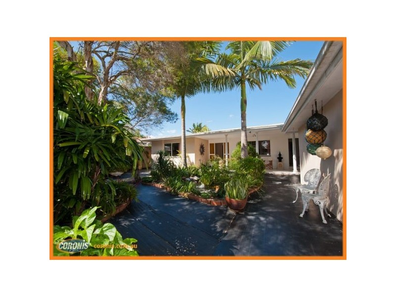 100 Salerno Street, Isle Of Capri QLD 4217