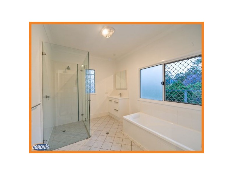 243 Kitchener Road, Stafford Heights QLD 4053