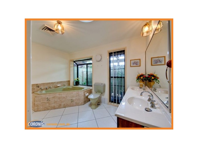 18 Chickowee Street, Albany Creek QLD 4035