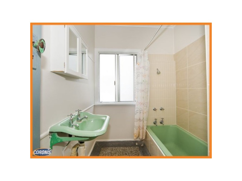 33 Brown Street, Camp Hill QLD 4152