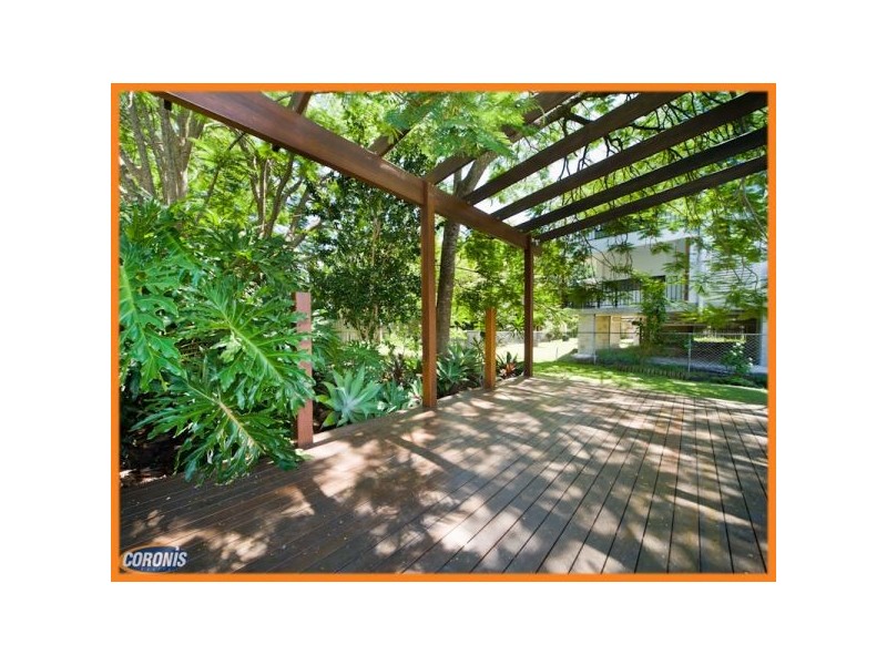 33 Brown Street, Camp Hill QLD 4152