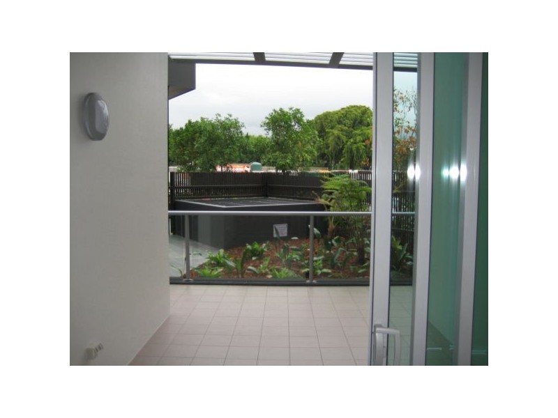 8 Hercules Road, Hamilton QLD 4007