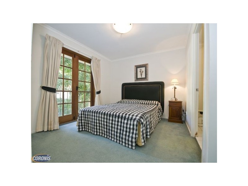 10/74a  Sir Fred Schonell Drive, St Lucia QLD 4067