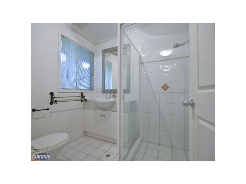 10/74a  Sir Fred Schonell Drive, St Lucia QLD 4067