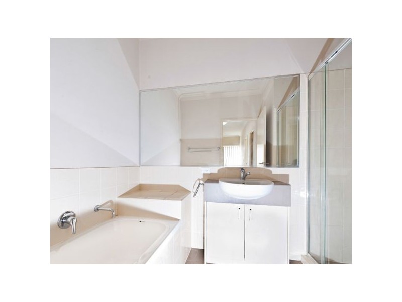 10/1 Anthony Court, Kingston QLD 4114