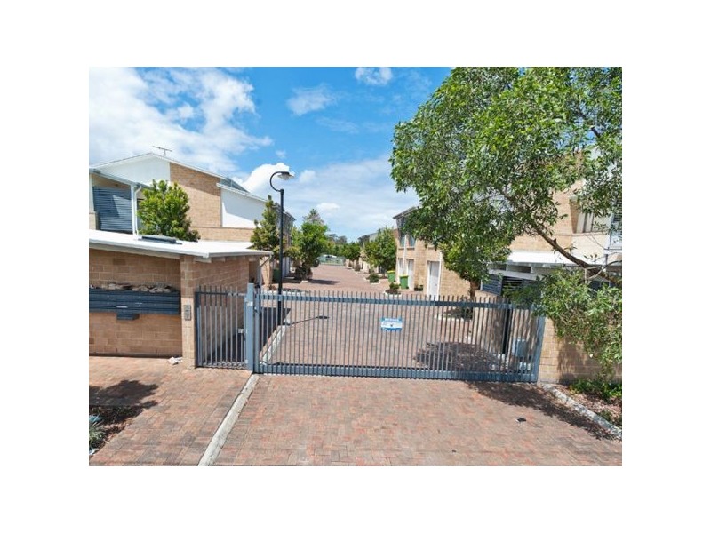 10/1 Anthony Court, Kingston QLD 4114