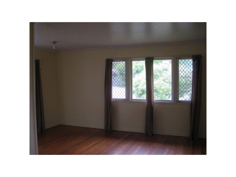 27 Macquarie Street, Woodridge QLD 4114