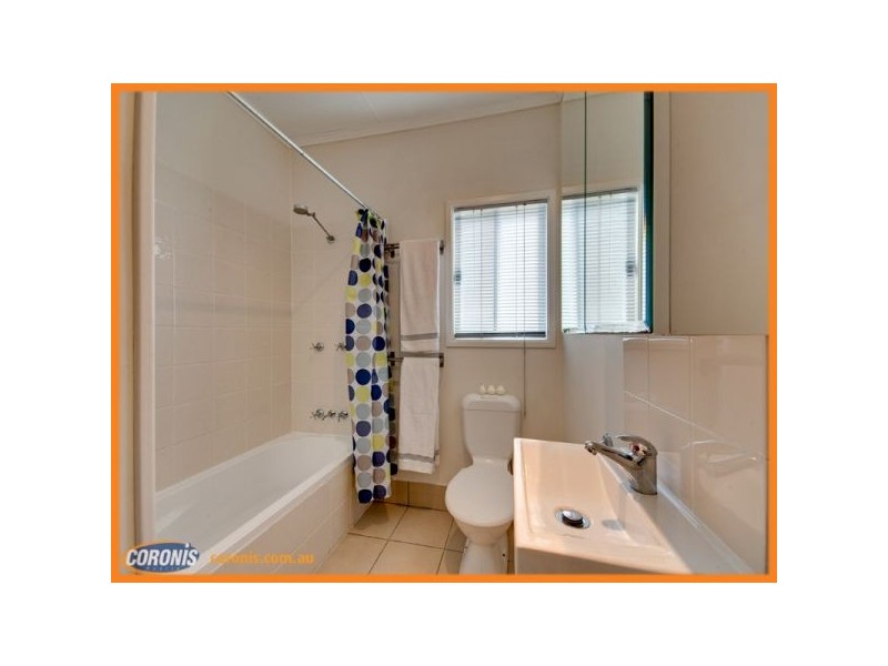 18 Ross Street, Ningi QLD 4511