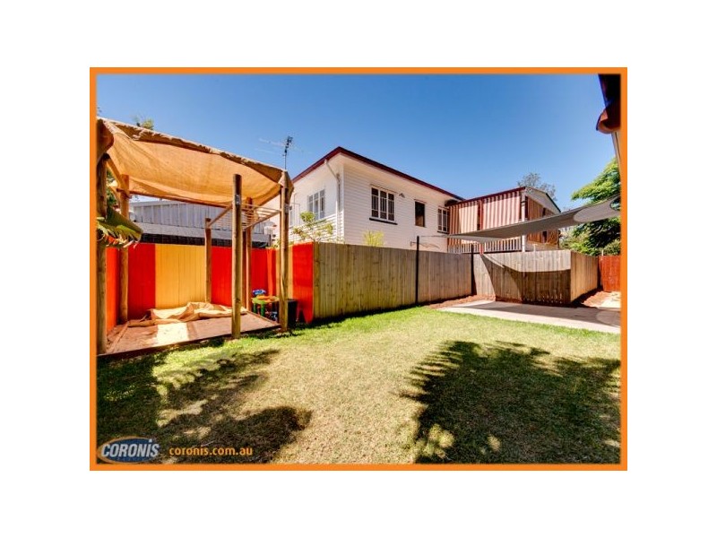 1 Brighton Street, Woody Point QLD 4019
