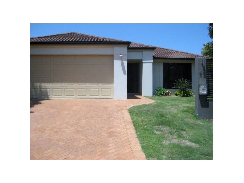 11 Bond Place, Carindale QLD 4152