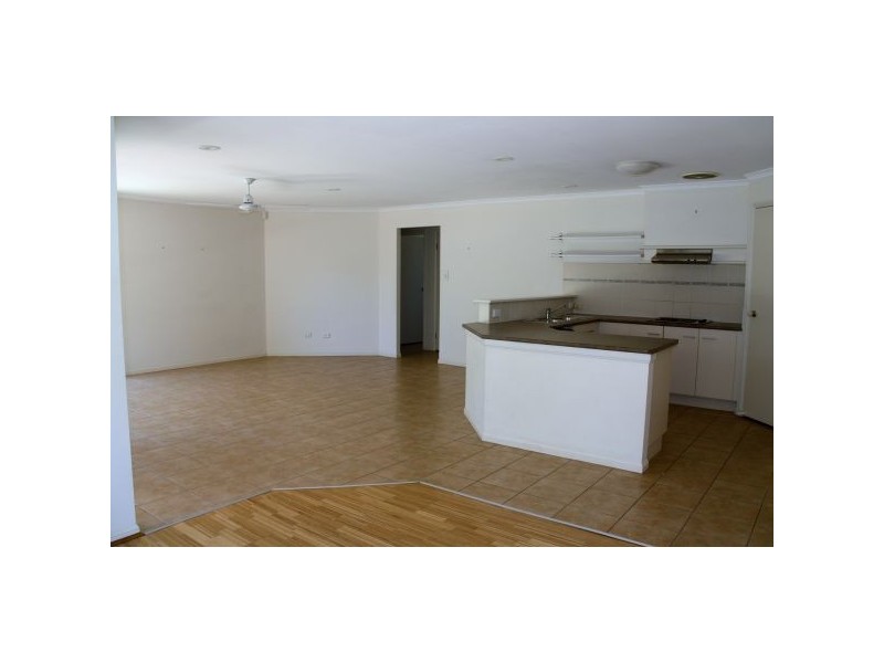 11 Bond Place, Carindale QLD 4152