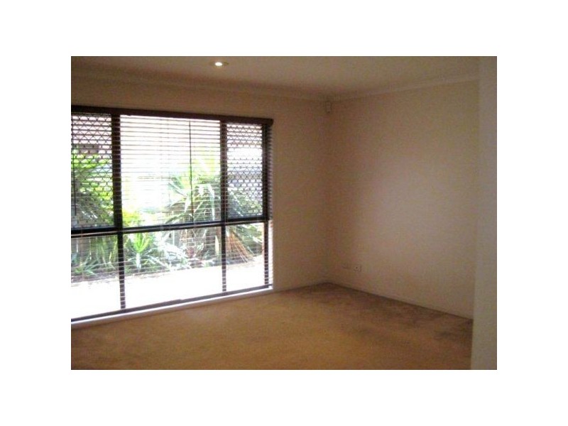 11 Bond Place, Carindale QLD 4152