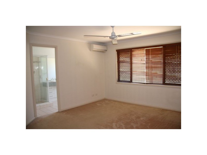 11 Bond Place, Carindale QLD 4152