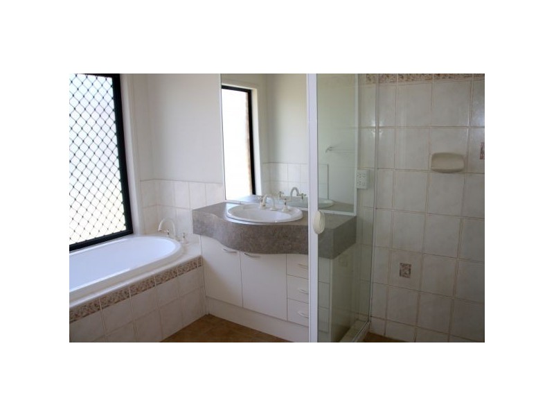 11 Bond Place, Carindale QLD 4152