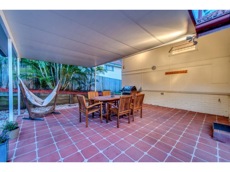 8 Farnell Street, Chermside QLD 4032