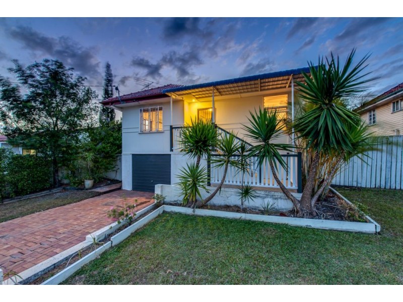 8 Farnell Street, Chermside QLD 4032