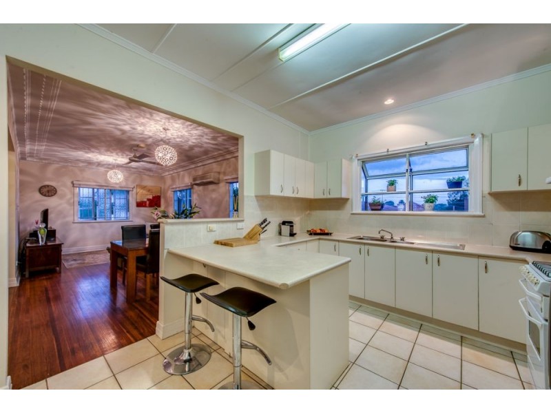 8 Farnell Street, Chermside QLD 4032