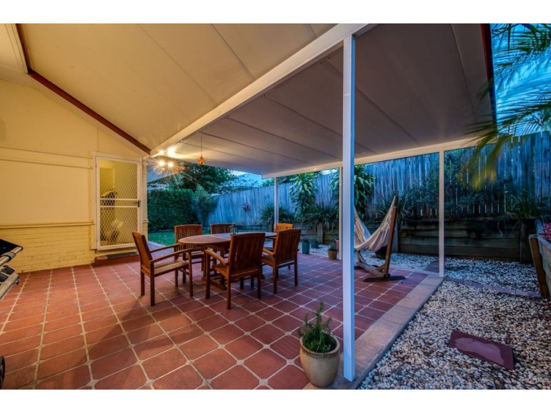8 Farnell Street, Chermside QLD 4032