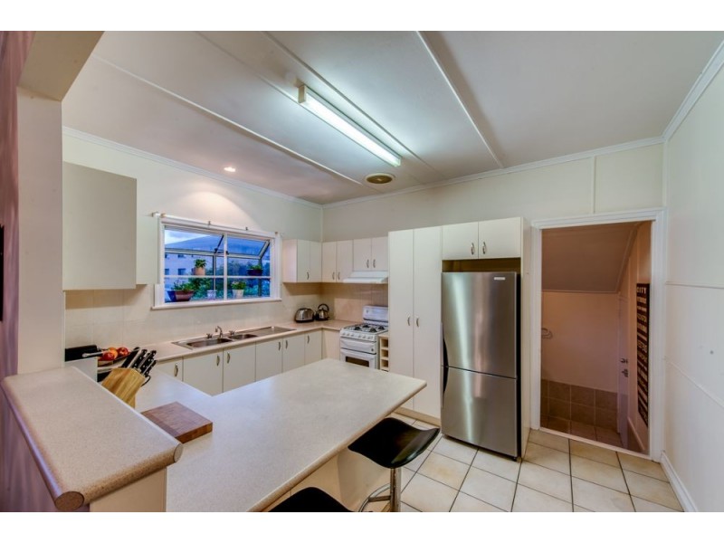 8 Farnell Street, Chermside QLD 4032