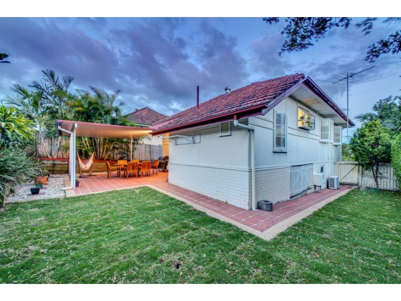 8 Farnell Street, Chermside QLD 4032
