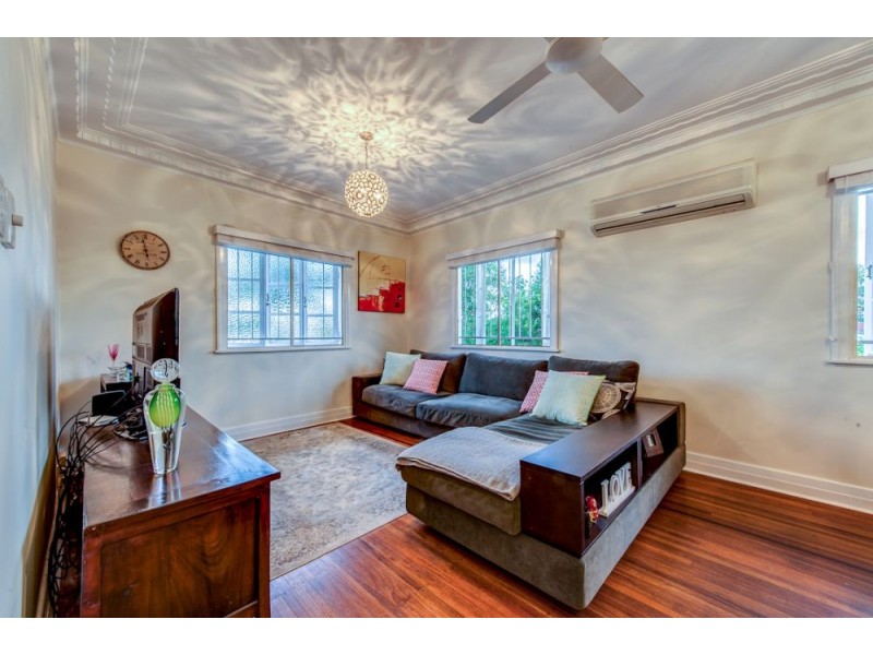 8 Farnell Street, Chermside QLD 4032