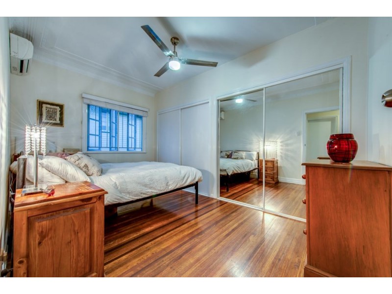 8 Farnell Street, Chermside QLD 4032