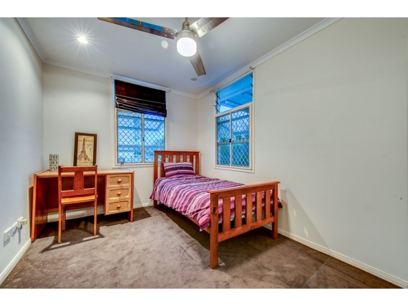 8 Farnell Street, Chermside QLD 4032