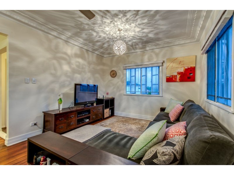 8 Farnell Street, Chermside QLD 4032