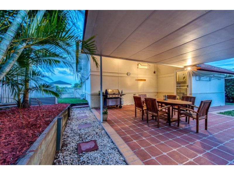 8 Farnell Street, Chermside QLD 4032