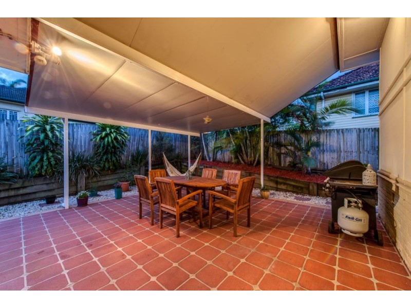 8 Farnell Street, Chermside QLD 4032