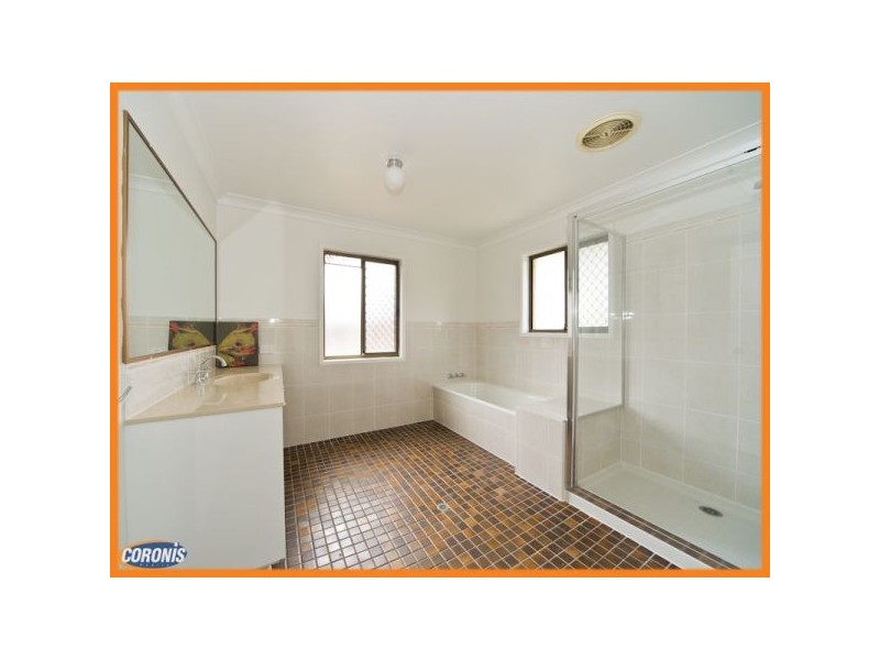 373 Winstanley Street, Carindale QLD 4152