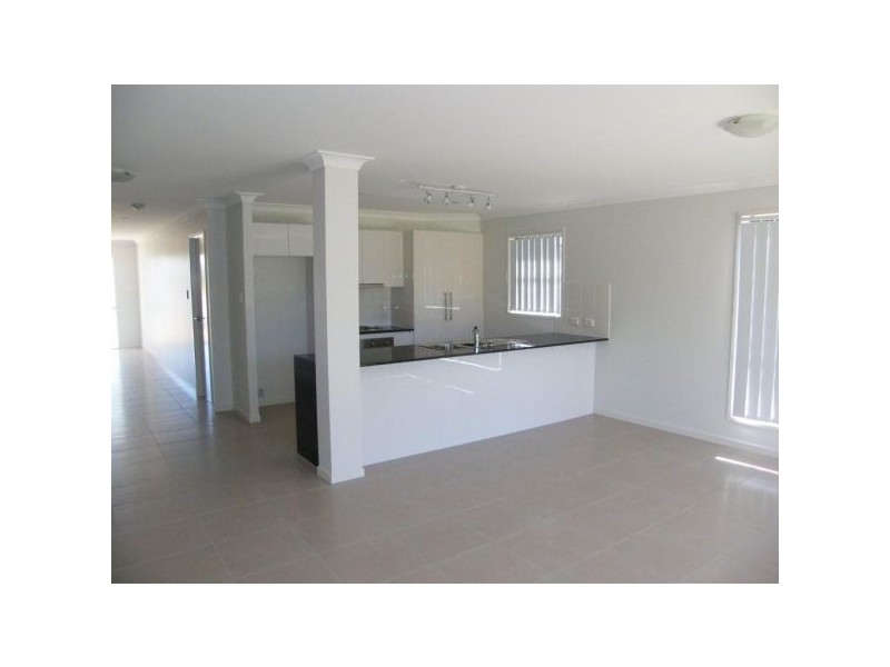 z2/4  Sugarglider Court, Morayfield QLD 4506