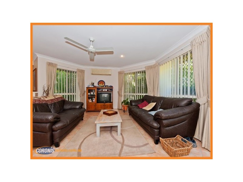 8 Woodward Lane, Pacific Pines QLD 4211