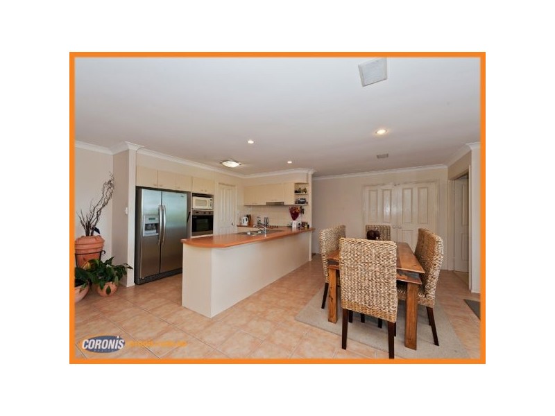 8 Woodward Lane, Pacific Pines QLD 4211