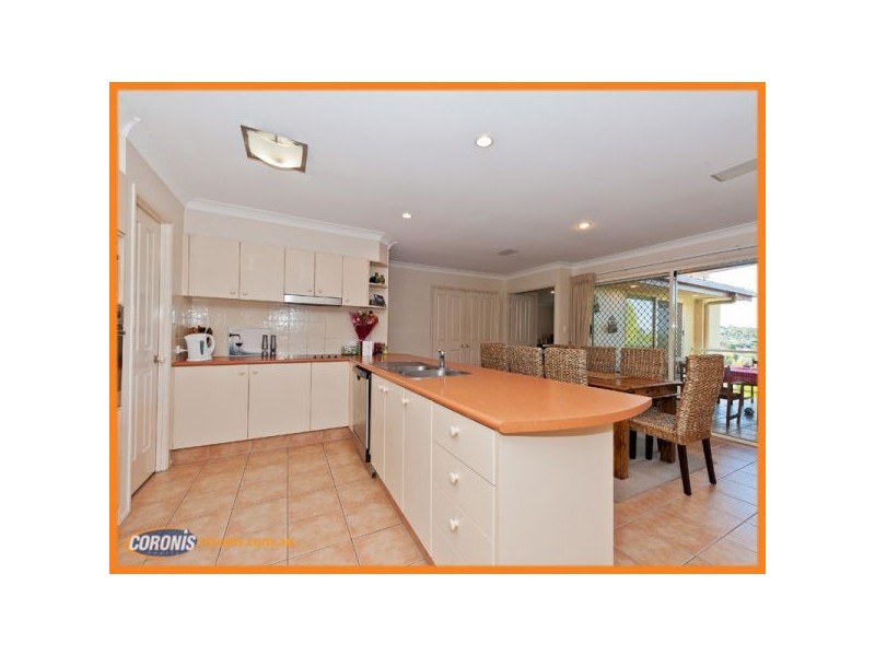 8 Woodward Lane, Pacific Pines QLD 4211