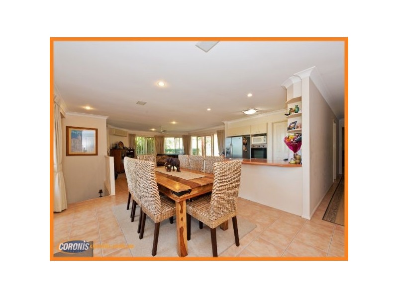 8 Woodward Lane, Pacific Pines QLD 4211