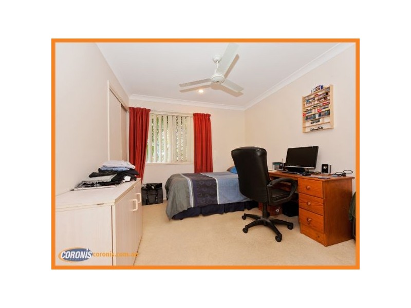 8 Woodward Lane, Pacific Pines QLD 4211