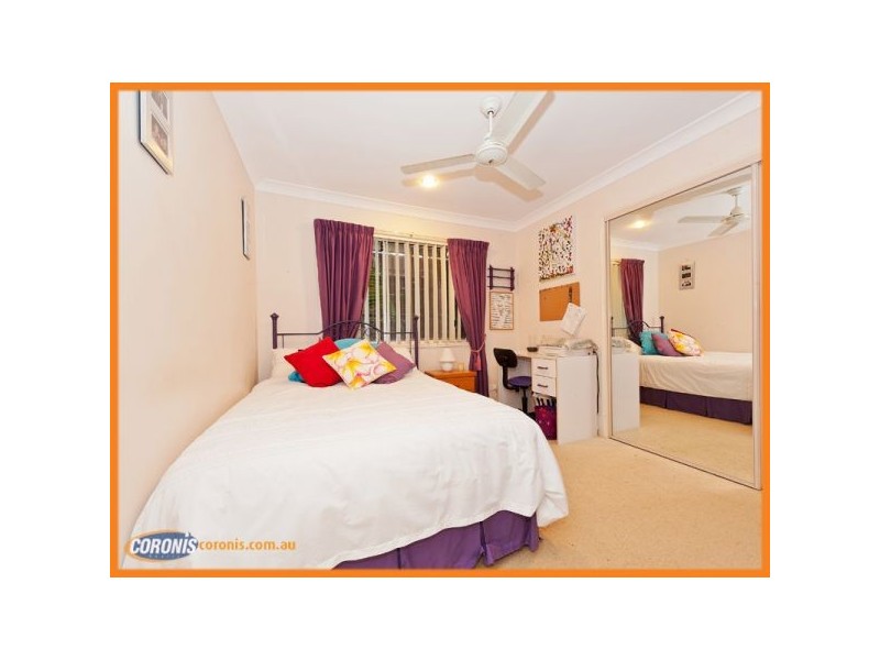 8 Woodward Lane, Pacific Pines QLD 4211