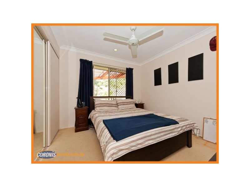 8 Woodward Lane, Pacific Pines QLD 4211