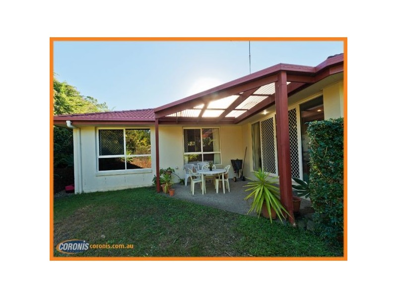 8 Woodward Lane, Pacific Pines QLD 4211