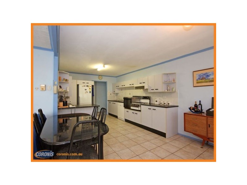 35 Gowen Street, Shorncliffe QLD 4017