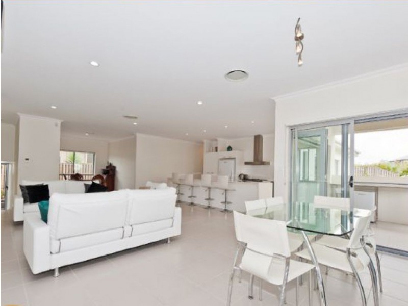 2 Cherry Court, Coomera QLD 4209