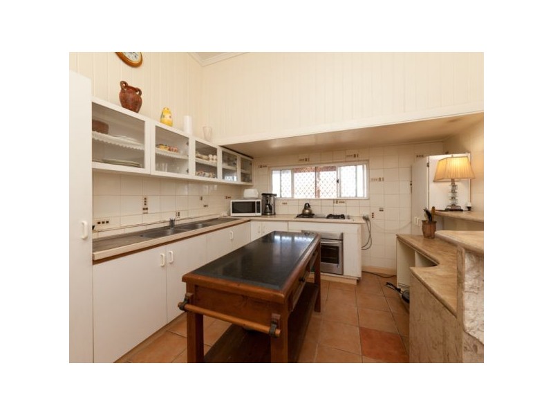 11 Park Road, Wooloowin QLD 4030