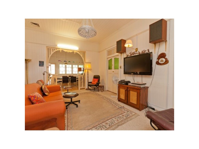 11 Park Road, Wooloowin QLD 4030