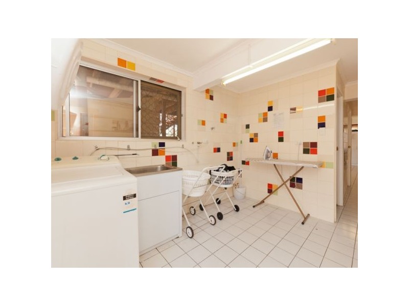 11 Park Road, Wooloowin QLD 4030