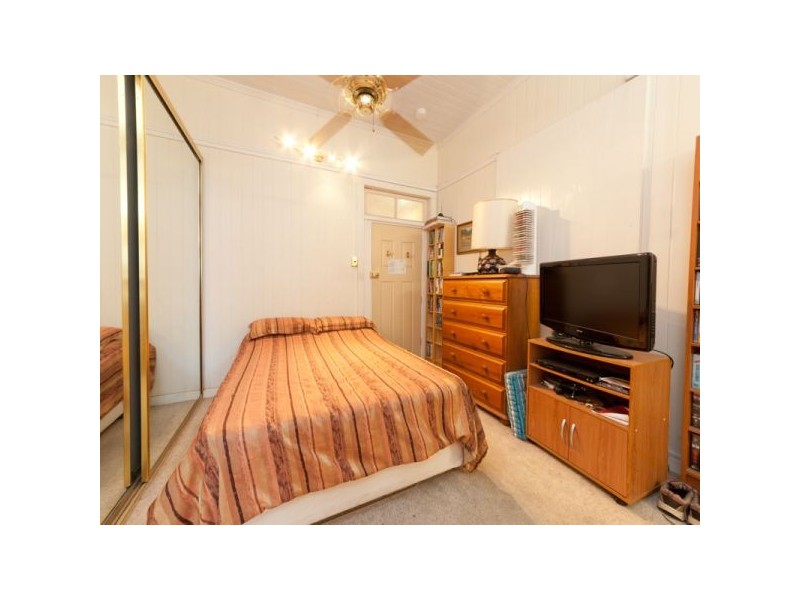 11 Park Road, Wooloowin QLD 4030