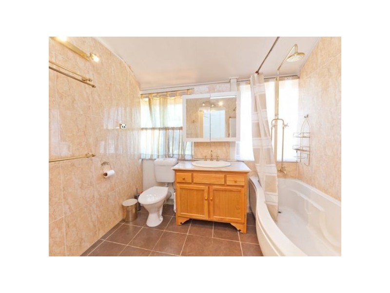 11 Park Road, Wooloowin QLD 4030