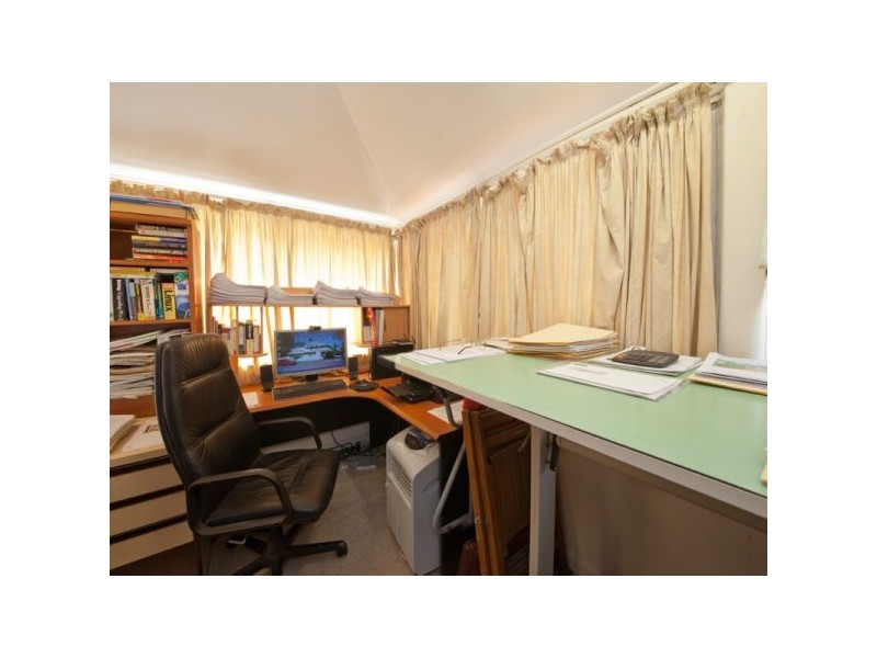 11 Park Road, Wooloowin QLD 4030